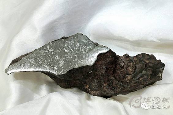 星际陨石掀起全球热潮，最新陨石新闻揭秘星际来客动态