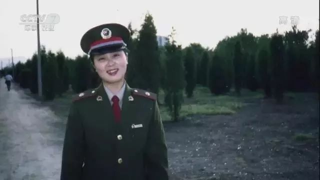 96岁与94岁女兵，时隔74年的散步重逢奇缘