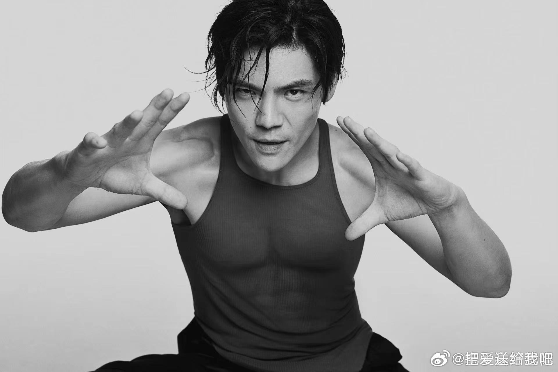李小龙模仿者喊话向佐公开道歉背后的科技新星，智能互动体验引领潮流风波