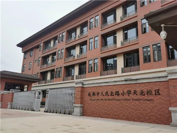 小学教学楼成危楼紧急停课，教育局回应及小巷特色小店探秘！