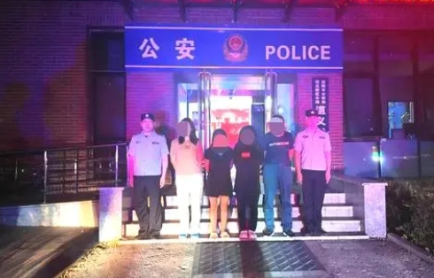 公安网安行动揭秘，摆拍卖惨背后的冒险与抓捕之旅——小小的旅行冒险之路