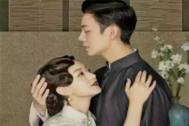谢娜热烈祝贺何炅赵丽颖获奖，舞台荣耀共同见证