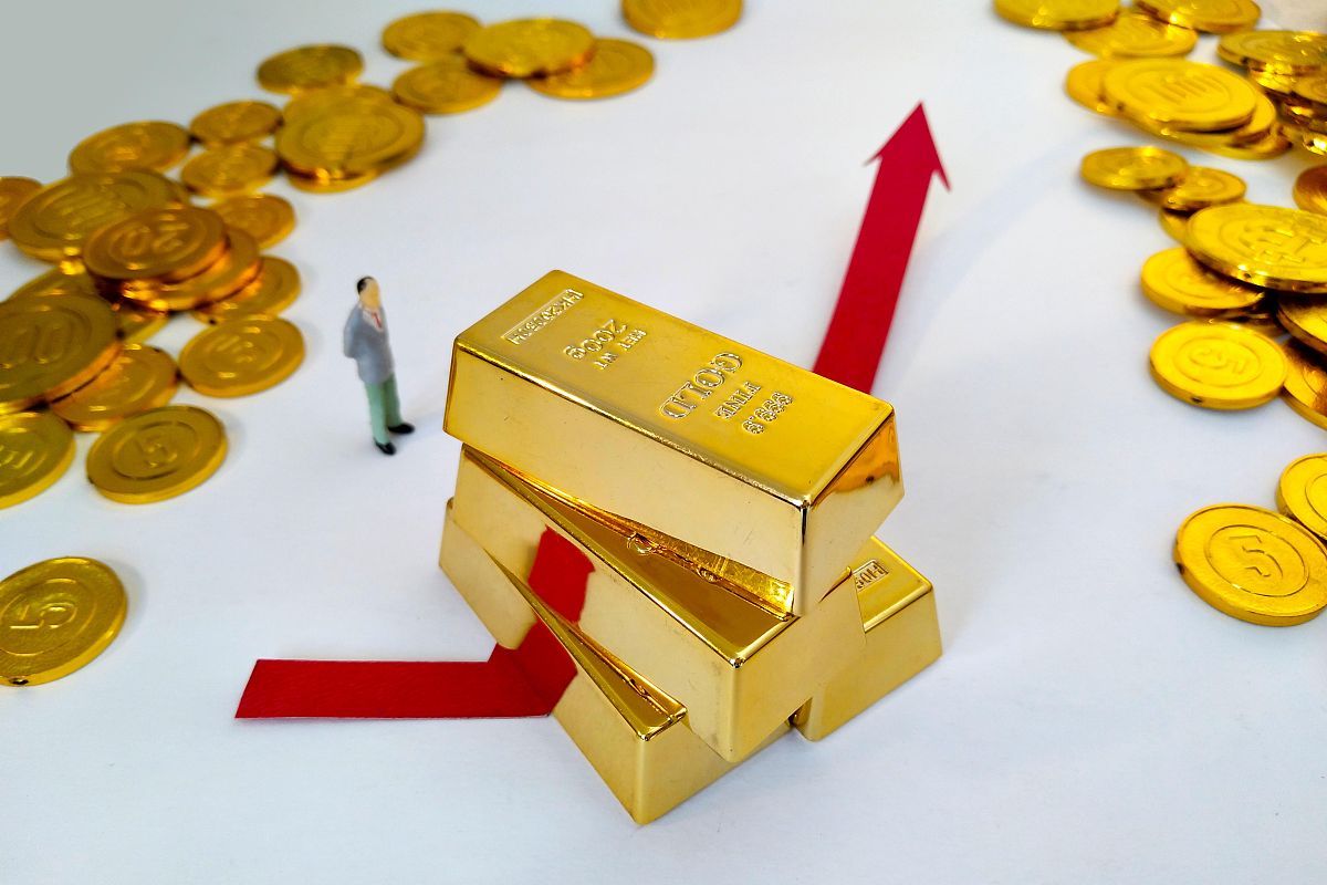 黄金市场繁荣与挑战，现货黄金周一开盘创新高峰