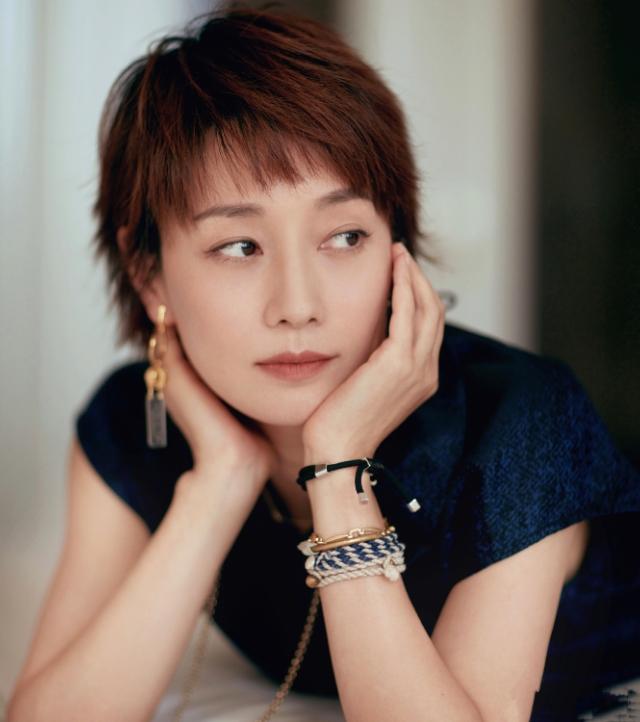 秦雯荣获金鹰奖最佳电视剧编剧奖，荧屏传奇的巅峰时刻