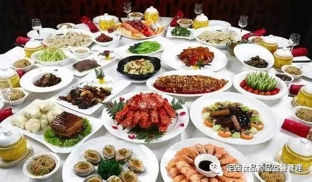 多地年夜饭预订火爆倒计时，家的味道飘香四方，仅余99天过年之际