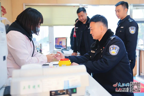 民辅警热血集结，献血速度与温情的展现