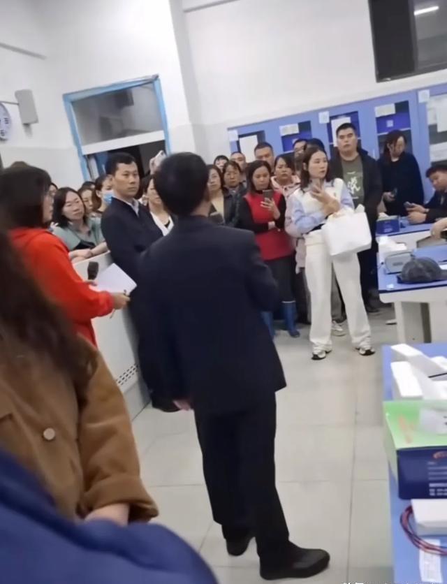 臭肉涉事食堂承包商背后的物业公司，深度探究与启示