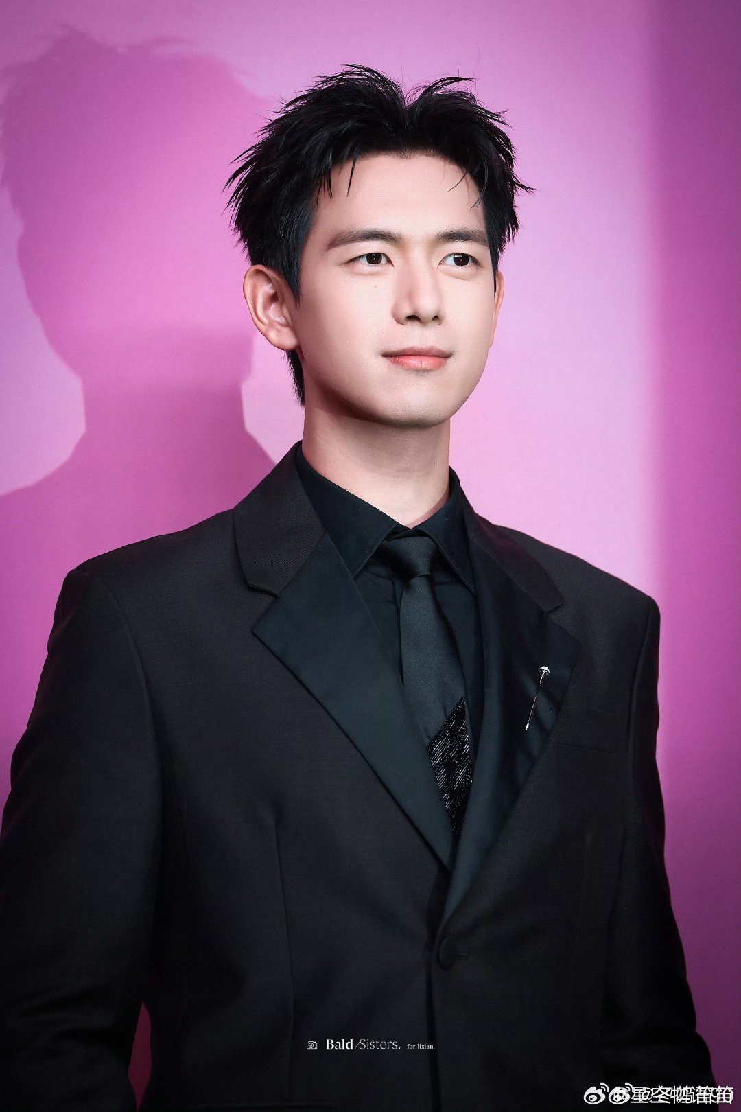 李现，演员的魅力如橡皮泥般多变，展现无限可能