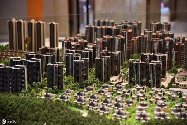 深圳楼盘火热开售，超两千人争抢192套房源背后的故事引人深思