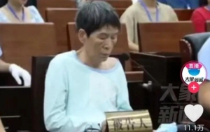 余华英戴手铐被押入庭 现场视频曝光