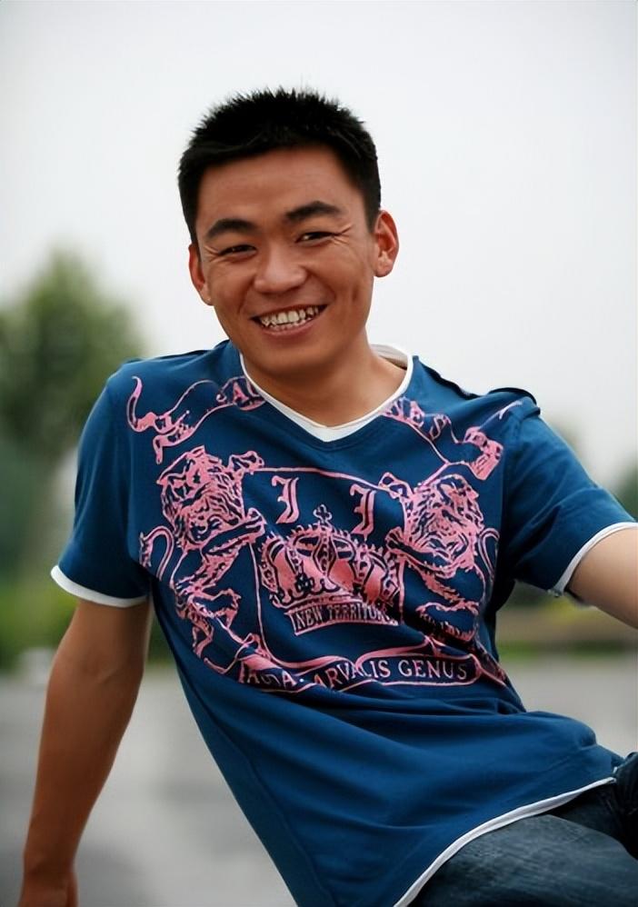 八角笼中的秘密，小演员控诉王宝强背后的故事与小巷特色小店探秘