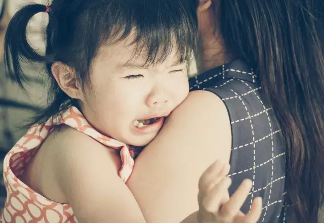 妈妈的心灵之旅，探寻真相与平静的旅程——女儿在幼儿园遭遇性侵的反思与行动