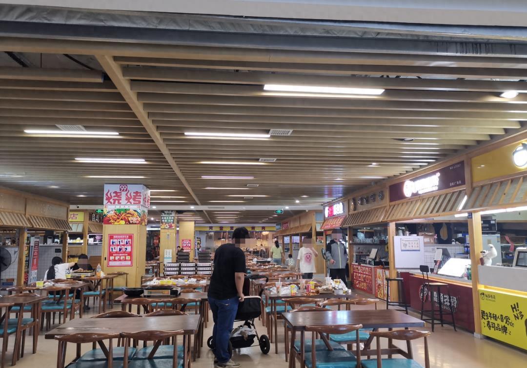 游泳机构突然闭店引发家长退费困境，背后的观点与考量探讨