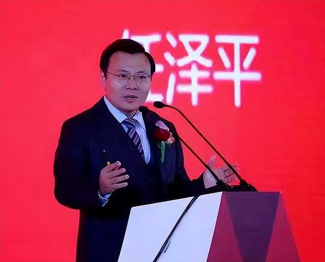 任泽平、但斌遭禁言引发言论自由争议