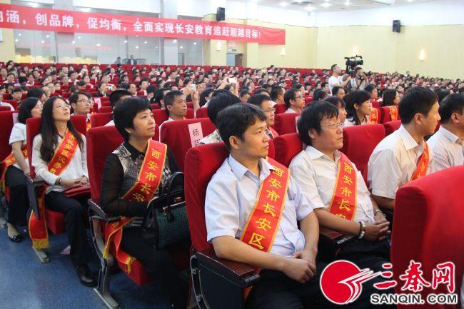 校方回应班主任在班级群大骂事件，智能监管系统重塑教育新形象！