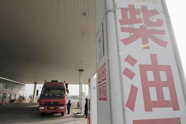 科技重塑能源未来，国际油价大跌下的智能油价监测系统探索