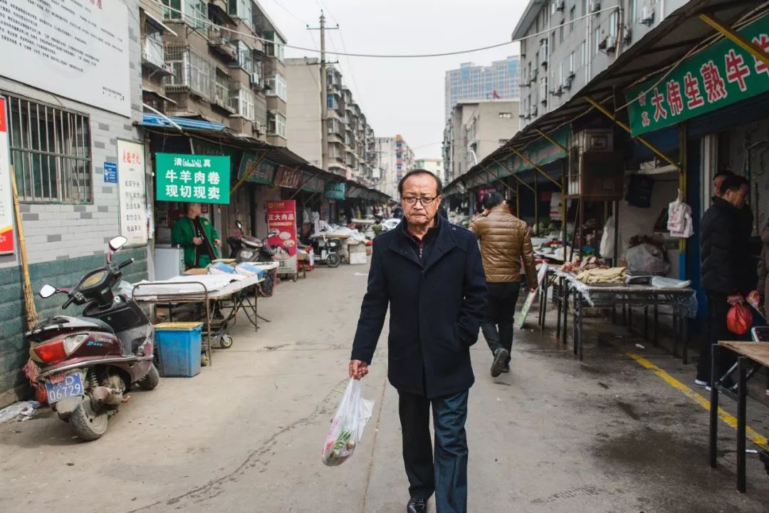 副市长辞职外逃背后的故事与独特小店的探秘之旅