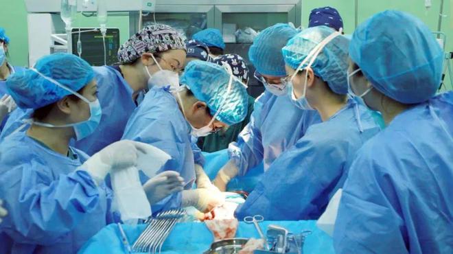 广州医学生专业判断病情成功救危，医术与临危不乱的重要性