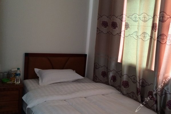 酒店回应员工偷听新婚夫妇隐私事件，变化、学习与自信的力量在行动