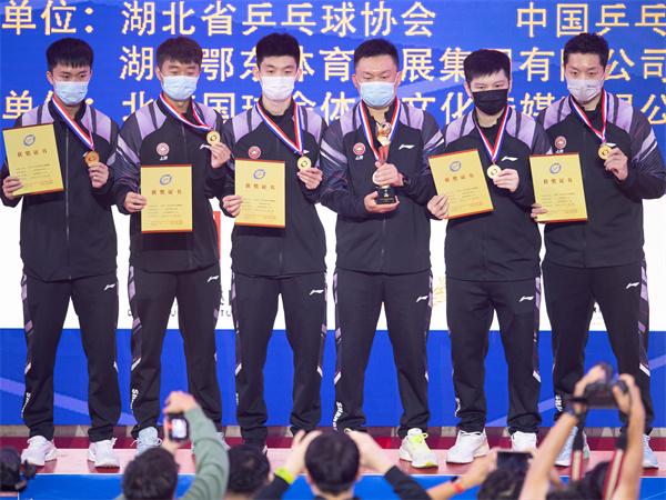 樊振东与许昕联手征战男团比赛，掀起赛场新篇章！