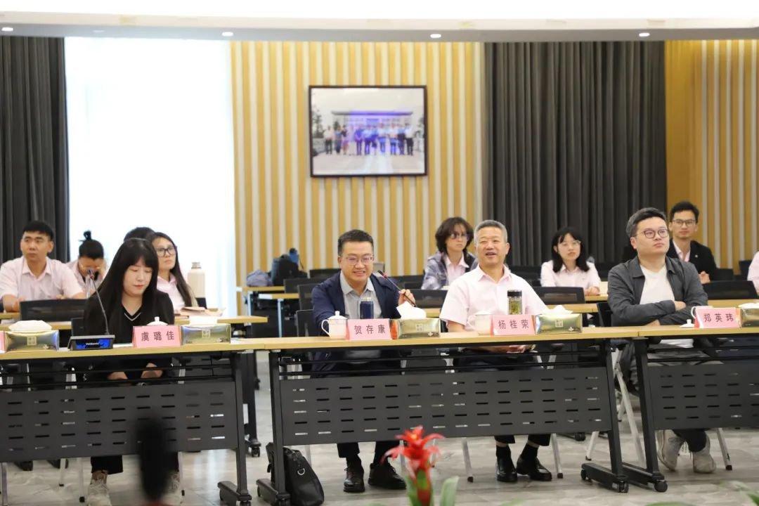 2024年香港正版内部资料,深入解答定义解释_创新品96.15