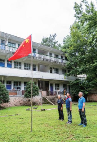 官方回应小学强制六年级学生转校区，变化是成长契机，自信塑造未来之路