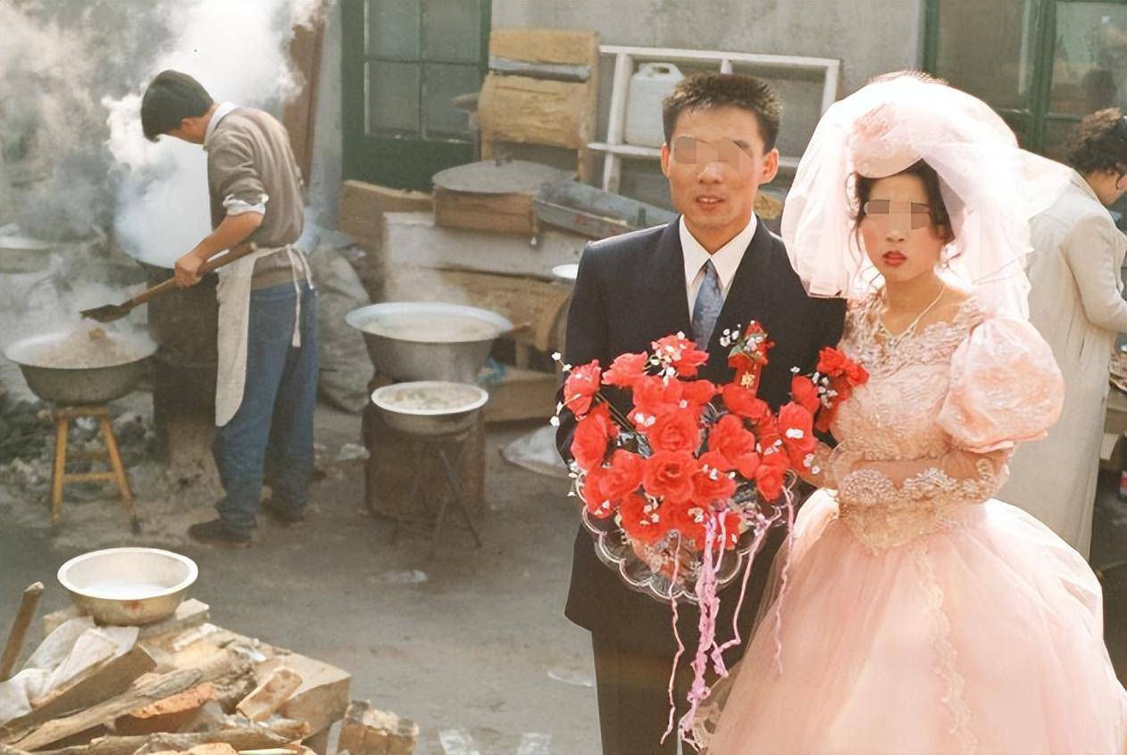 跨省闪婚悲剧背后的秘密，一家特色小店的见证与奇迹
