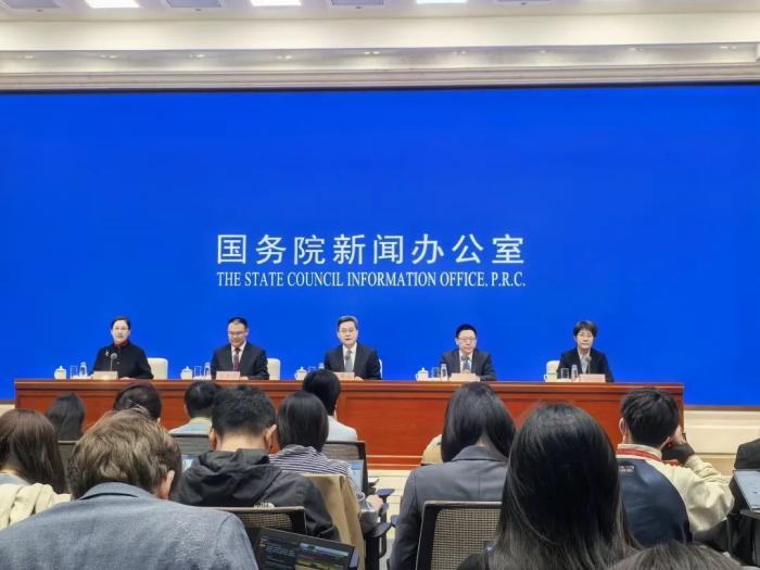 财政部，科技重塑财政体验，仍有较大举债和赤字空间