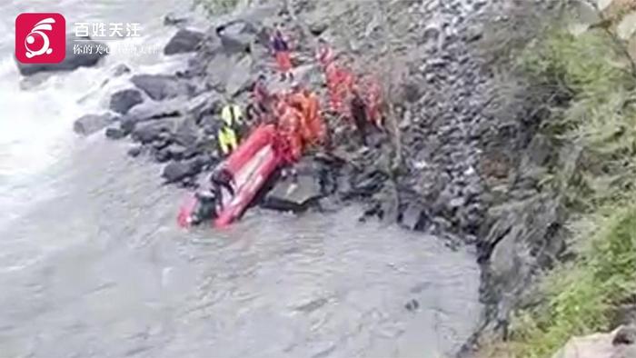 四川康定车辆坠河事故，意外中的爱与陪伴，6人失联的奇遇记