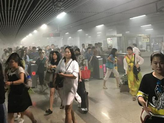 上海地铁车厢浓烟事件