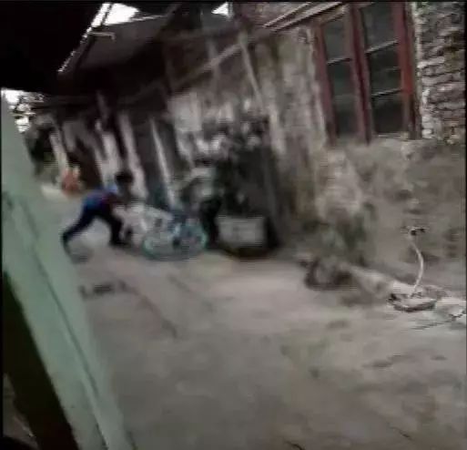 高中生猝死事件背后的秘密，小巷独特小店揭示的真相
