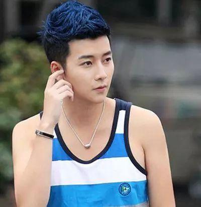 最新男士短发发型精选，潮流灵感的时尚造型图片集
