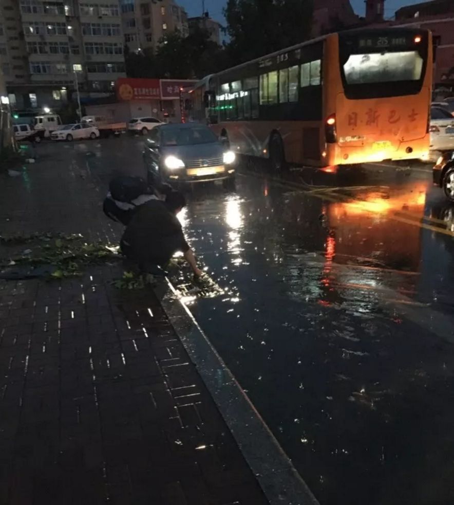 四川暴雨最新消息，科技守护家园的先锋力量在行动