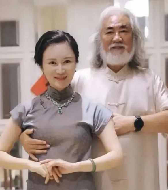 重磅来袭！科技助力下的超级智能育儿体验，张纪中夫妇73岁再当爹的启示与体验报告