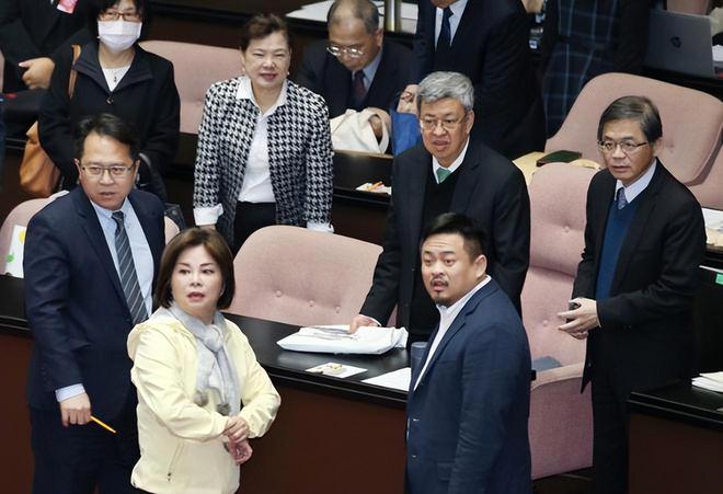 朱立伦澄清猎杀绿营民代名单，误会背后的友情故事揭秘