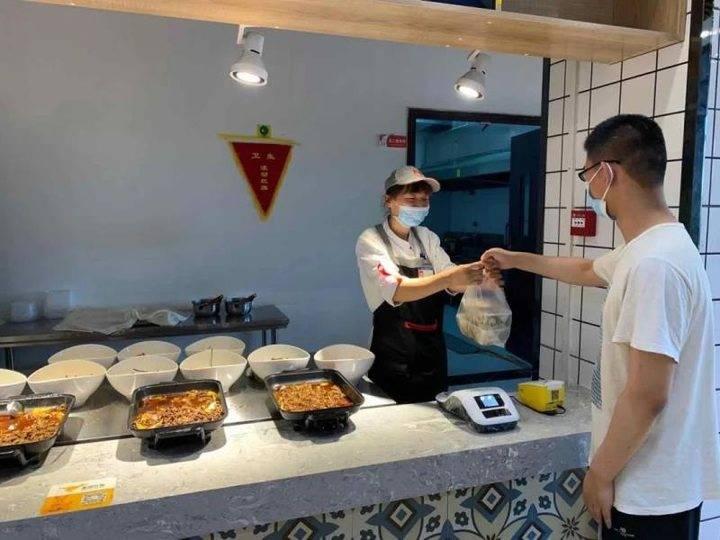 媒体评离岗16年仍保留编制，温情过头了