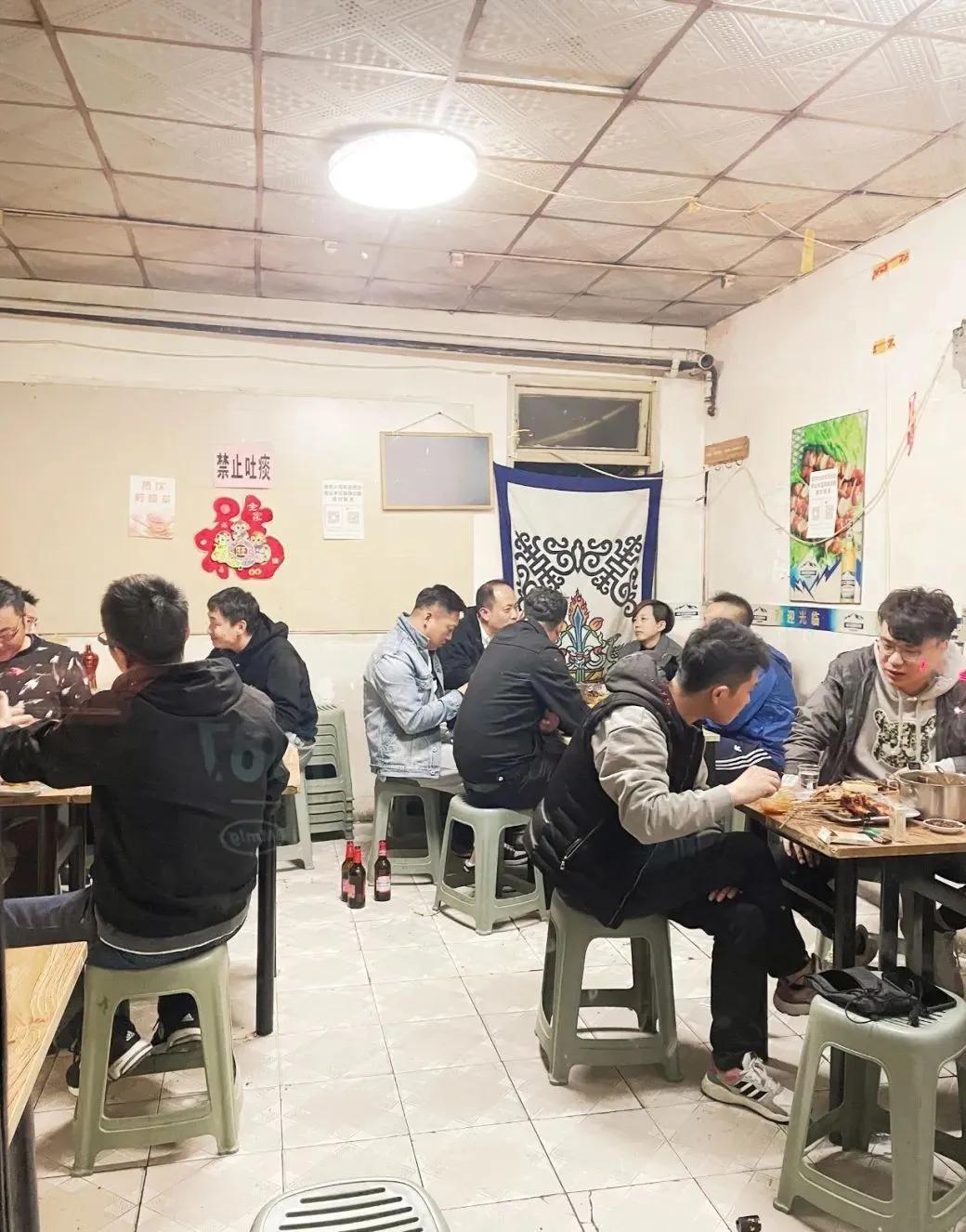 一家三口被撞身亡案司机父亲发声与小巷深处的独特小店探秘揭秘