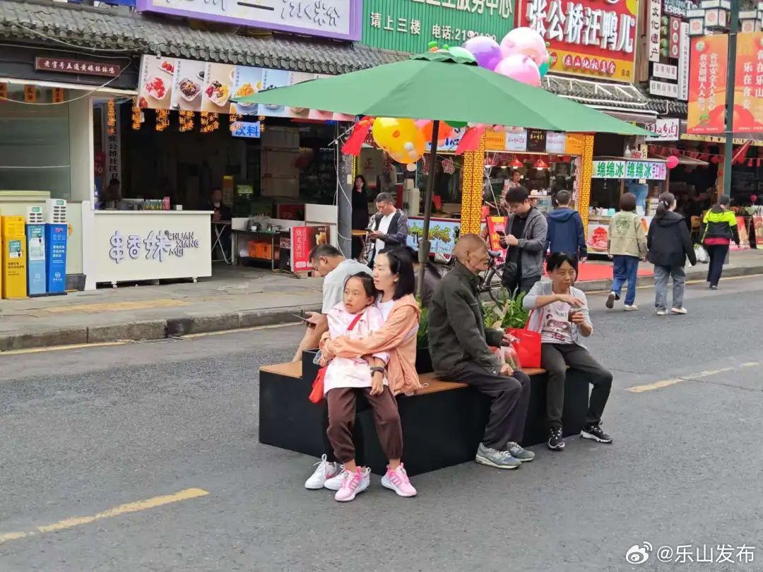 秋游登高持续火热，巷弄深处的独特小店成热门目的地