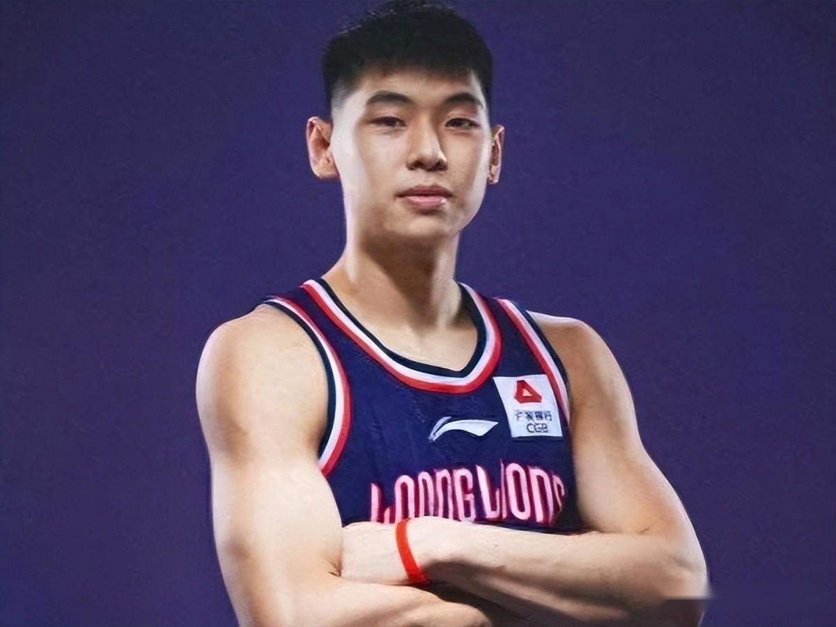 崔永熙的叶问元素服饰，日常趣事与时尚展现