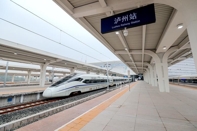 渝昆高铁建设高歌猛进，最新进展揭示自信与成就感的铁路之旅
