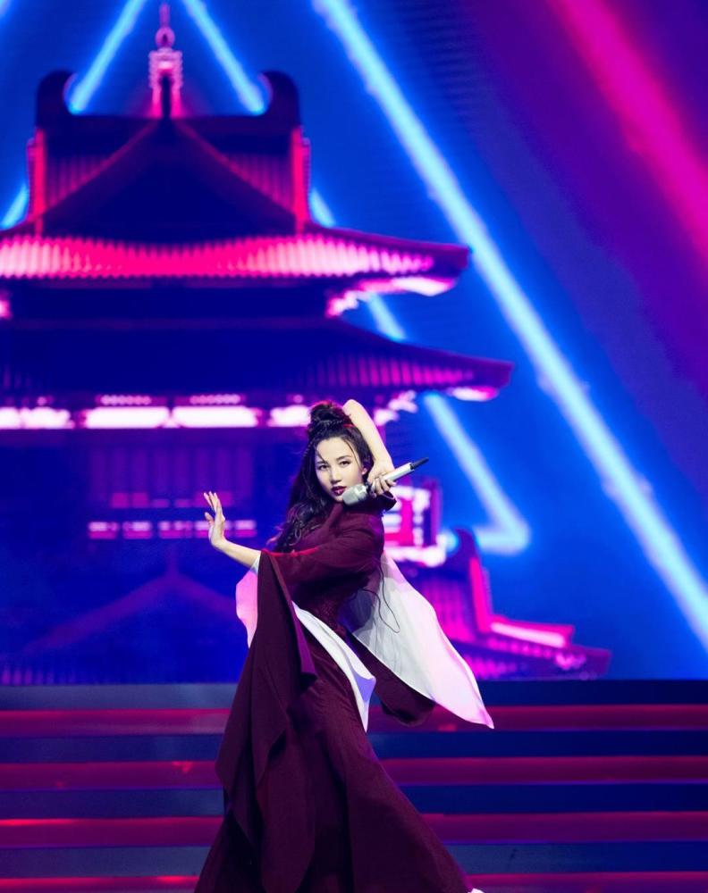 乘风破浪姐姐最新人气揭秘，热门话题背后的故事热议不断