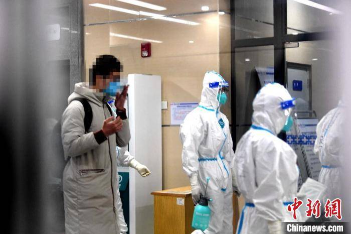 最新中国新冠肺炎确诊情况及其背后的暖心故事