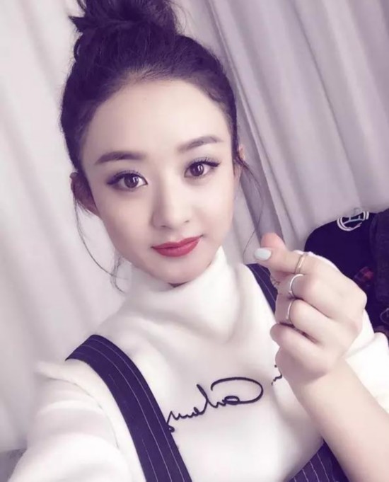 演员李心洁引领科技之旅，揭秘新星产品，领略高科技魅力