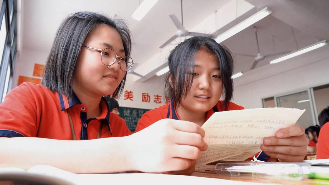 宜宾交通事故启示录，变化中的自信与正能量，幽默伴我行