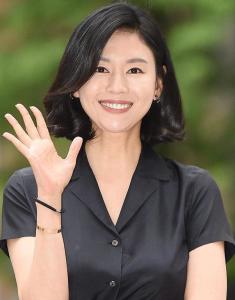 韩国著名演员的日常生活趣事与情感纽带揭秘