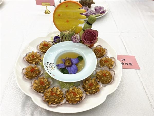 厨师比赛菜品，锅中的友情与家的味道展现技艺与情感的交融