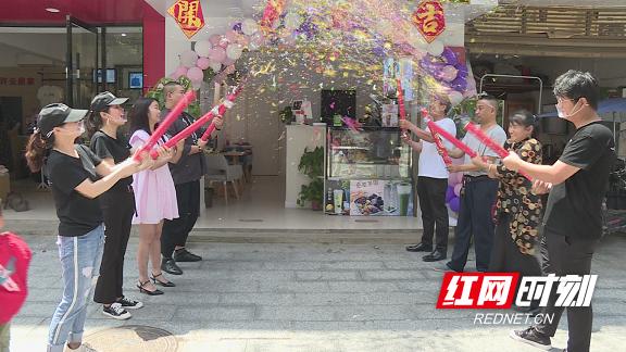 一线城市楼市回温与探寻小巷风情小店