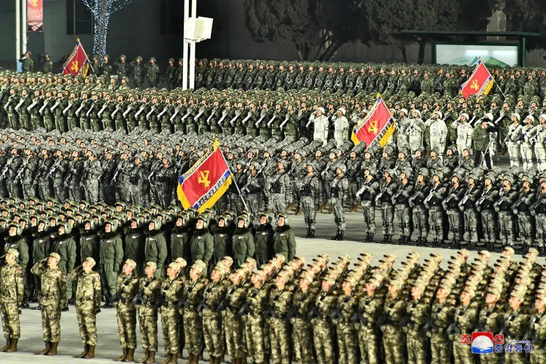 朝鲜，热血青春铸就国家坚盾，约140万名青年踊跃报名参军或复队