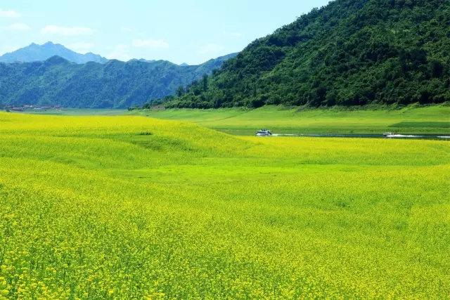 跟着团长打县城，与自然美景的浪漫邂逅与心灵之旅启程报道揭秘！