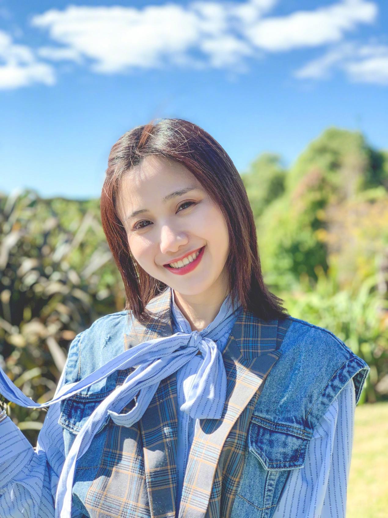 阳光下的温馨日常与友情交织的奇妙素材